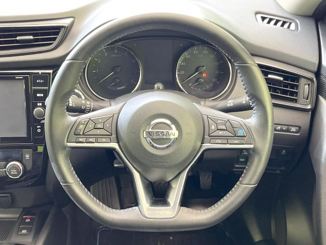 【ステアリングスイッチ】運転中、前方から目線をそらすことなく、オーディオ等の操作が可能な便利機能!安心&快適なドライブを演出してくれます♪