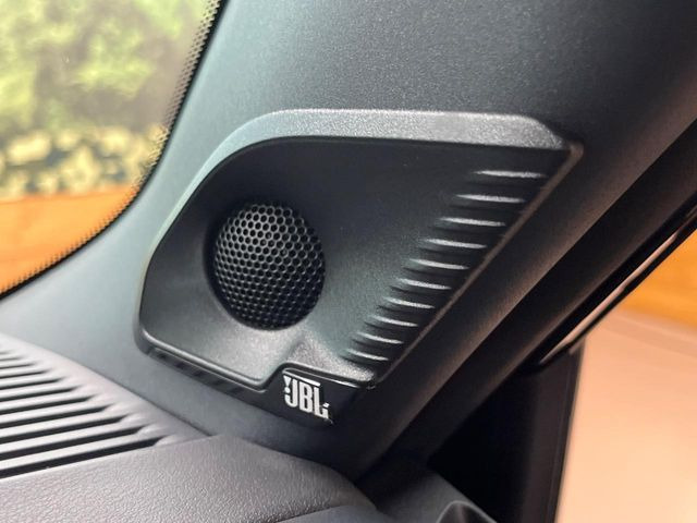 �yJBL�T�E���h�V�X�e���z���i�ʃT�E���h�V�X�e���𓋍ځB��p�̃`���[�j���O���{���ꂽ�召�l�X�ȃX�s�[�J�[����ǎ��ȃT�E���h���t�ł��܂��B