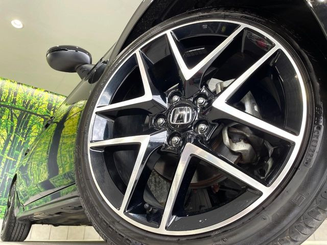 �y����18�C���`�A���~�z�C�[���z�O�ςɃ}�b�`���������A���~�z�C�[���𑕒����Ă���܂��B�e��ЊO�A���~�z�C�[����A�X�^�b�h���X�^�C�����戵�����Ă���܂��B���񂲑��k����������