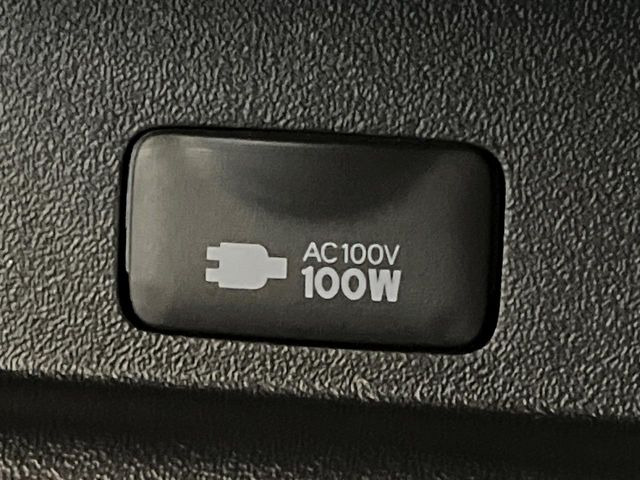 【アクセサリーコンセント】キャンプやスポーツ、アウトドアでのアクティビティはもちろん、災害・停電の際に助けにもなるAC100Vコンセントを装備♪ケータイやタブレット、ゲーム機器の充電にも♪