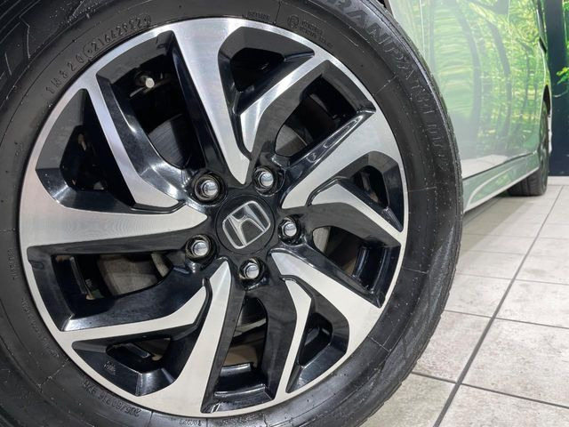 �y����16�C���`�A���~�z�C�[���z�O�ςɃ}�b�`���������A���~�z�C�[���𑕒����Ă���܂��B�e��ЊO�A���~�z�C�[����A�X�^�b�h���X�^�C�����戵�����Ă���܂��B���񂲑��k����������