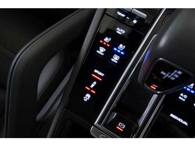 �A�N�Z�����X�|���X��V�t�g����A���܂��̓����܂ł��_�C���N�g�ɂȂ�A��^SUV�ł���Ȃ���h���C�o�[���N���}�𑀂�y�������������薡�키���Ƃ��ł��܂��B