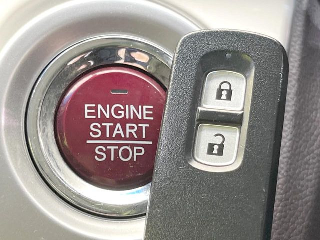 �yHonda�X�}�[�g�L�[�z�J�o����|�P�b�g�ɓ��ꂽ�܂܂ł��h�A�̎{���E�������\�ȃX�}�[�g�L�[�𑕔��B�G���W���̃I���E�I�t�����J�M�����o���K�v����������Ƃ��Ă��֗��ł���