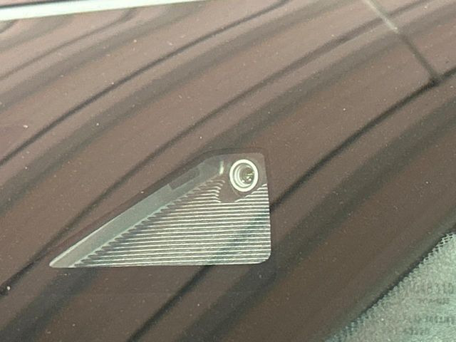 【スマートシティブレーキサポート】低速走行中に前方の車両等を認識し、衝突しそうな時は警報とブレーキで衝突回避と被害軽減をアシスト。より安全にドライブをお楽しみいただけます。