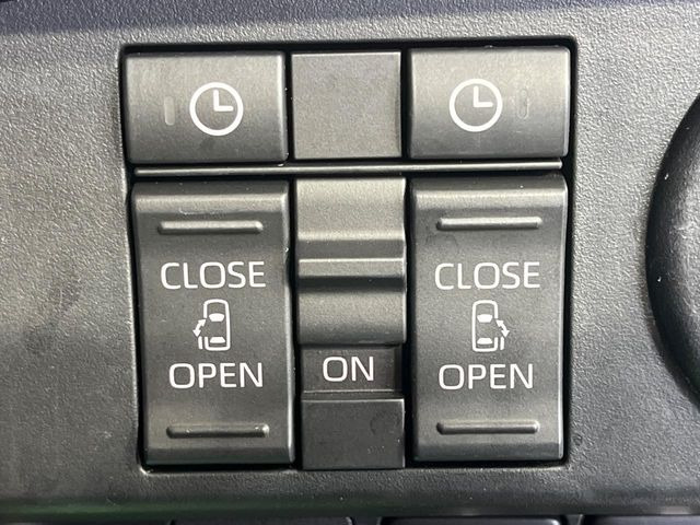 【両側パワースライドドア】スマートキーや運転席のスイッチで後席両側スライドドアの開閉が可能♪電動だから力を入れてドアを開ける必要が無く、小さなお子様でも簡単に開け閉めでき快適です♪