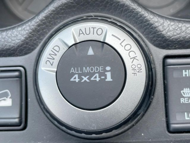 【オールモード4&times;4】2WD/4WDモードを手軽に切り替え可能。燃費重視の2WD、スタック時に役立つLOCK、AUTOモードでは4WDの配分を自動で調整し、路面状況を問わず安定した走りをサポート。