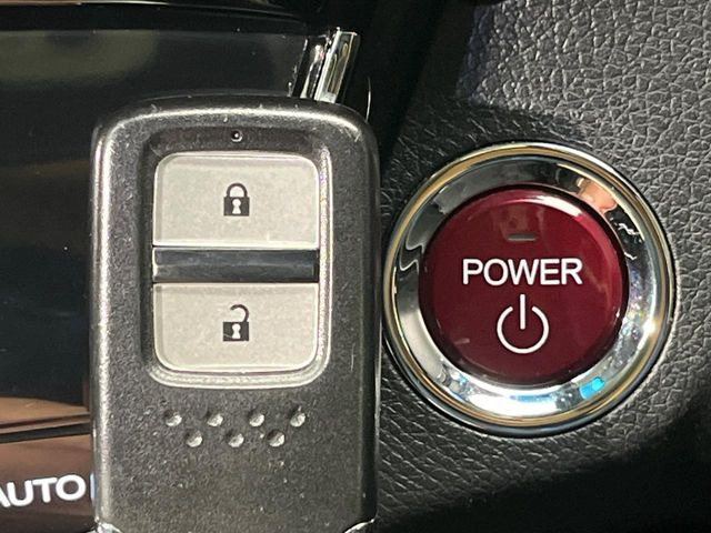 �yHonda�X�}�[�g�L�[�z�J�o����|�P�b�g�ɓ��ꂽ�܂܂ł��h�A�̎{���E�������\�ȃX�}�[�g�L�[�𑕔��B�G���W���̃I���E�I�t�����J�M�����o���K�v����������Ƃ��Ă��֗��ł���