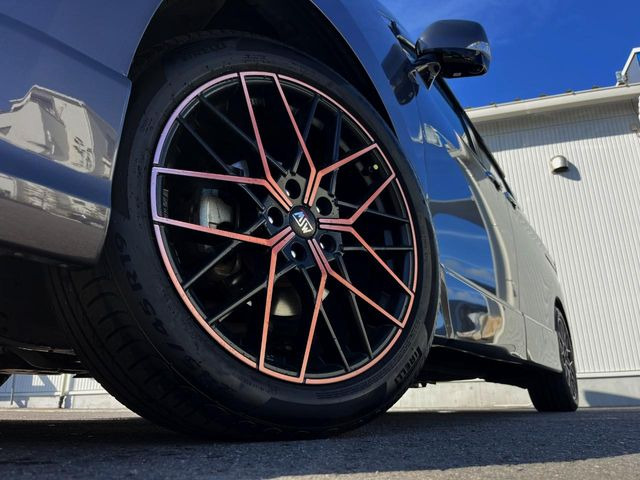 �y19�C���`�A���~�z�C�[���z�O�ςɃ}�b�`�����A���~�z�C�[���𑕒����Ă���܂��B�e��A���~�z�C�[����A�X�^�b�h���X�^�C�����戵�����Ă���܂��B���񂲑��k����������