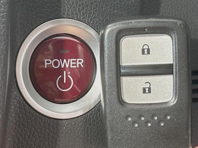�yHonda�X�}�[�g�L�[�z�J�o����|�P�b�g�ɓ��ꂽ�܂܂ł��h�A�̎{���E�������\�ȃX�}�[�g�L�[�𑕔��B�G���W���̃I���E�I�t�����J�M�����o���K�v����������Ƃ��Ă��֗��ł���