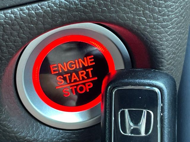 �yHonda�X�}�[�g�L�[�z�J�o����|�P�b�g�ɓ��ꂽ�܂܂ł��h�A�̎{���E�������\�ȃX�}�[�g�L�[�𑕔��B�G���W���̃I���E�I�t�����J�M�����o���K�v����������Ƃ��Ă��֗��ł���