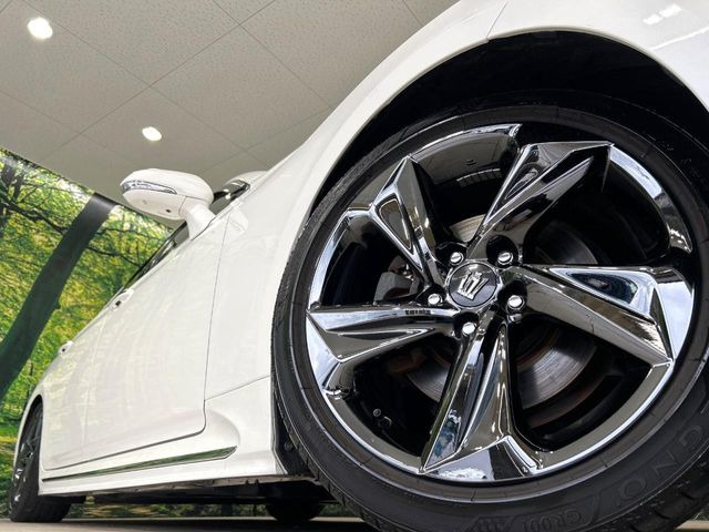 �y����18�C���`�A���~�z�C�[���z�O�ςɃ}�b�`���������A���~�z�C�[���𑕒����Ă���܂��B�e��ЊO�A���~�z�C�[����A�X�^�b�h���X�^�C�����戵�����Ă���܂��B���񂲑��k����������
