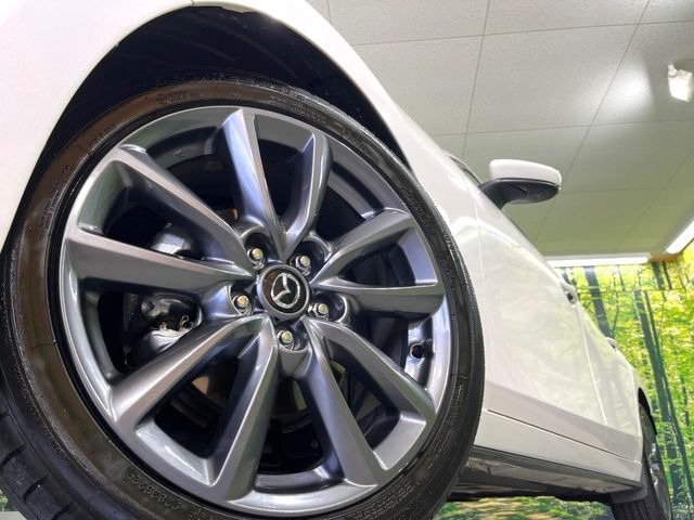 �y����18�C���`�A���~�z�C�[���z�O�ςɃ}�b�`���������A���~�z�C�[���𑕒����Ă���܂��B�e��ЊO�A���~�z�C�[����A�X�^�b�h���X�^�C�����戵�����Ă���܂��B���񂲑��k����������