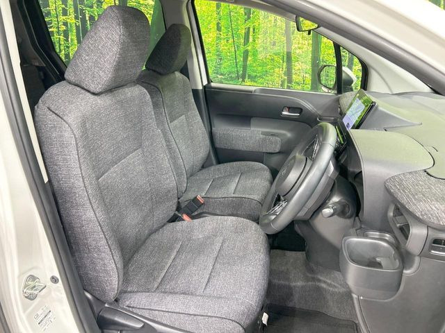 運転席シート廻りは使用感も少なく、良好な状態となっています。丁寧に使われていたことがよくわかりますね。