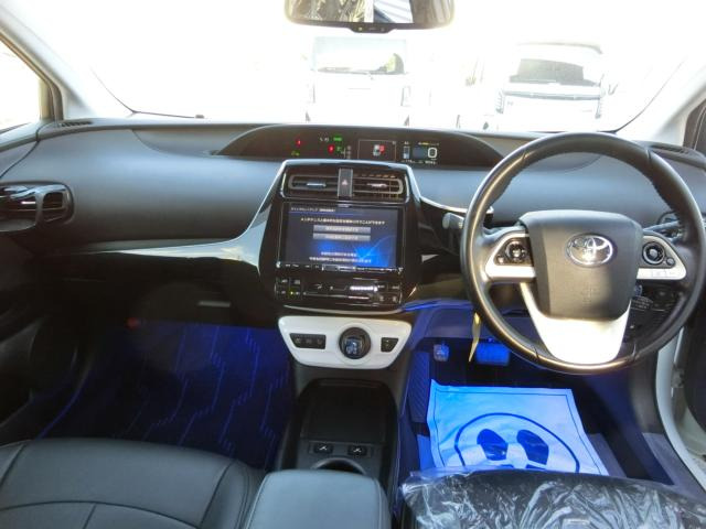 プリウス1.8 S