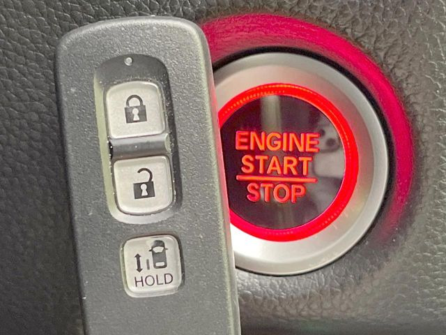 �yHonda�X�}�[�g�L�[�z�J�o����|�P�b�g�ɓ��ꂽ�܂܂ł��h�A�̎{���E�������\�ȃX�}�[�g�L�[�𑕔��B�G���W���̃I���E�I�t�����J�M�����o���K�v����������Ƃ��Ă��֗��ł���
