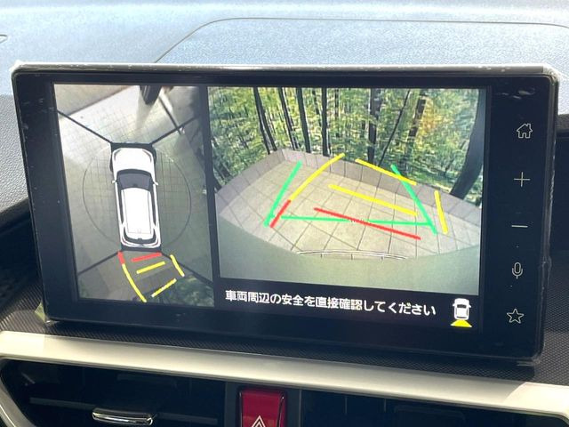 【パノラミックビューモニター】専用のカメラにより、上から見下ろしたような視点で360度クルマの周囲を確認することができます☆死角部分も確認しやすく、狭い場所での切り返しや駐車もスムーズに行えます。