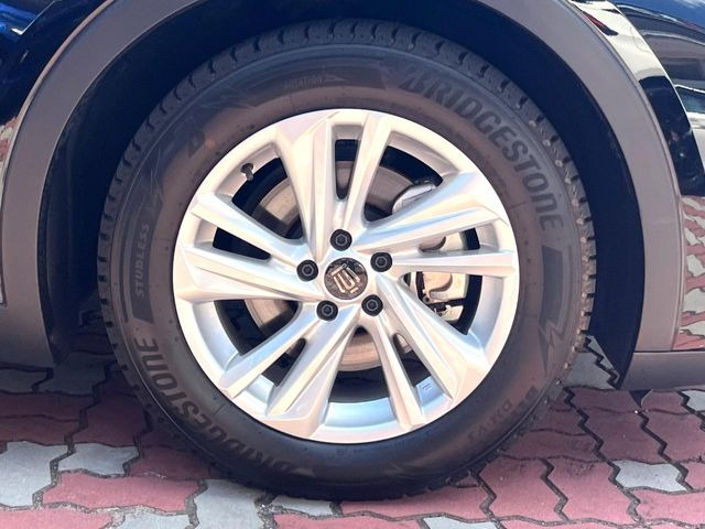 �y����18�C���`�A���~�z�C�[���z�O�ςɃ}�b�`���������A���~�z�C�[���𑕒����Ă���܂��B�e��ЊO�A���~�z�C�[����A�X�^�b�h���X�^�C�����戵�����Ă���܂��B���񂲑��k����������