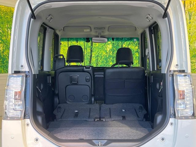 後席を格納すると、これだけの広さが!シーンに合わせたシートアレンジで、大きな荷物も積むことが出来ます♪