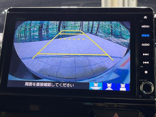 【バックカメラ】駐車時に後方がリアルタイム映像で確認できます。大型商業施設や立体駐車場での駐車時や、夜間のバック時に大活躍!運転スキルに関わらず、今や必須となった装備のひとつです!