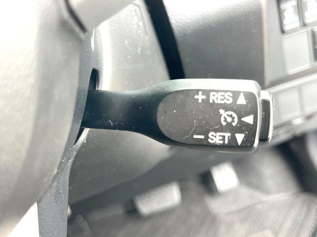 【クルーズコントロール】高速道路もラクラク走行。アクセルを離しても一定速度で走行ができ、長距離運転時の負担を軽減!加速・減速も簡単なスイッチ操作で調整できます。