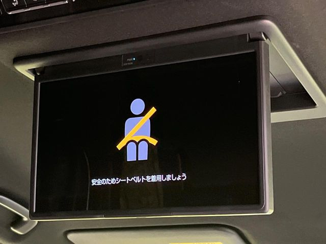 【後席モニター】家族や友人とお出かけする機会が多い方に大人気の後席モニターを装備!見やすい位置に画面がありテレビやDVDの視聴も快適!友達もお子様も、後席にしか乗らなくなるかも??