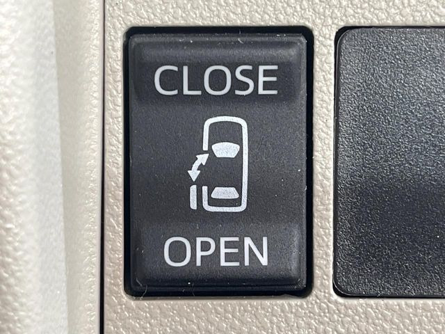 【パワースライドドア】スマートキーや運転席のスイッチでスライドドアの開閉が可能♪電動だから力を入れてドアを開ける必要が無く、小さいお子様でも、重い荷物を持っている時もラクに開け閉めできます♪