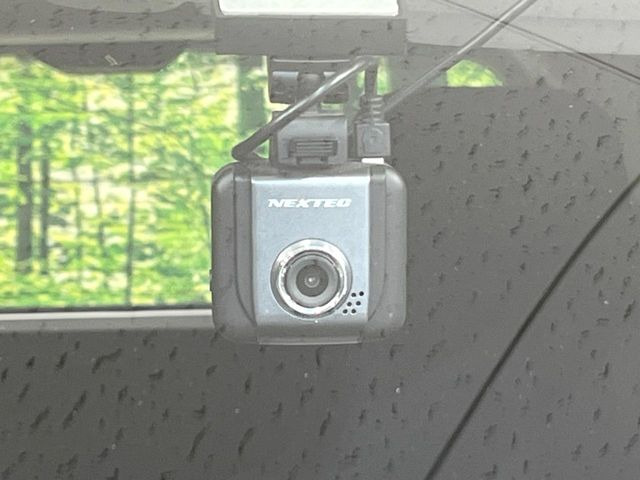 【ドライブレコーダー】ドライブレコーダー装備!走行中はもちろん、あおり運転や事故に遭遇した際、映像で記録し、万一のリスクに備えます。※記録用SDカードはお客様ご自身でご準備いただく必要があります。