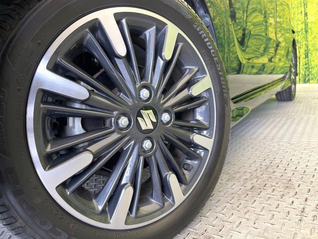 �y����15�C���`�A���~�z�C�[���z�O�ςɃ}�b�`���������A���~�z�C�[���𑕒����Ă���܂��B�e��ЊO�A���~�z�C�[����A�X�^�b�h���X�^�C�����戵�����Ă���܂��B���񂲑��k����������
