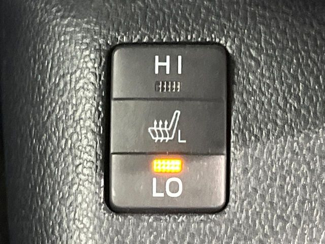 【シートヒーター】寒い日に重宝するシートヒーター!エアコンより早く温まってくれるので寒がりの人も安心ですね♪エアコンの温風は乾燥するから苦手、という方にもをおすすめです。