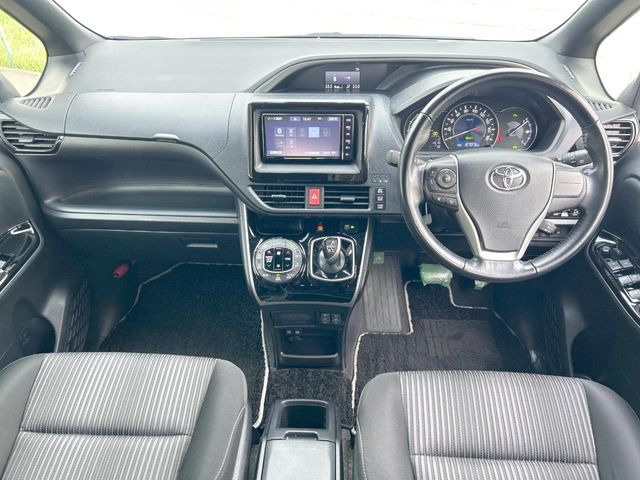 ヴォクシー1.8 ハイブリッド ZS 煌II