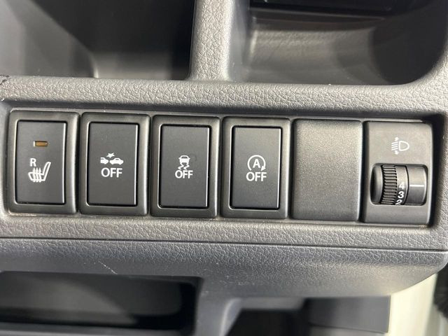 【シートヒーター】寒い日に重宝するシートヒーター!エアコンより早く温まってくれるので寒がりの人も安心ですね♪エアコンの温風は乾燥するから苦手、という方にもをおすすめです。