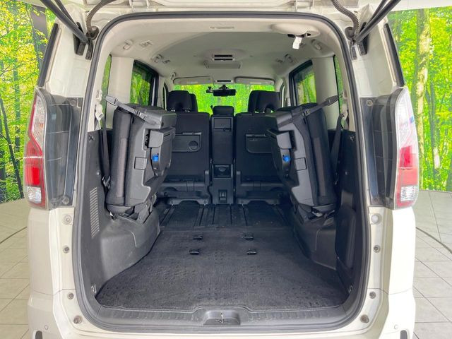 普段のお買い物や通勤、送迎等に十分な荷室スペースを確保しております。セカンドシートを倒すと、大きな荷物の積載も可能です♪