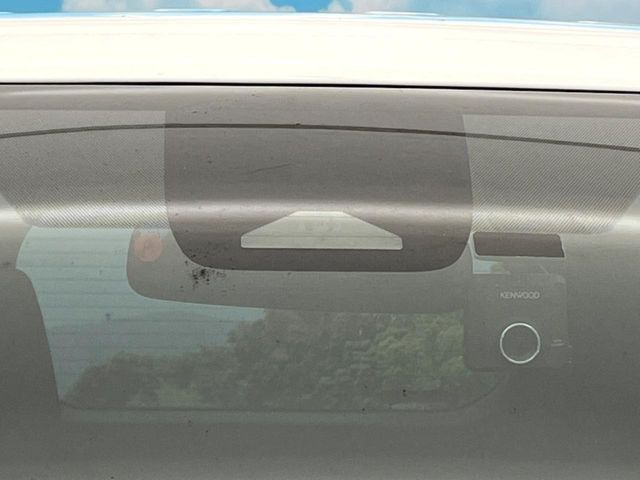 【トヨタセーフティセンス】走行中に前方の車両等を認識し、衝突しそうな時は警報とブレーキで衝突回避と被害軽減をアシスト。より安全にドライブをお楽しみいただけます。