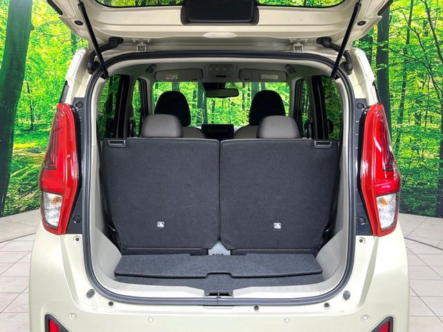 普段のお買い物や通勤、送迎等に十分な荷室スペースを確保しております。セカンドシートを倒すと、大きな荷物の積載も可能です♪