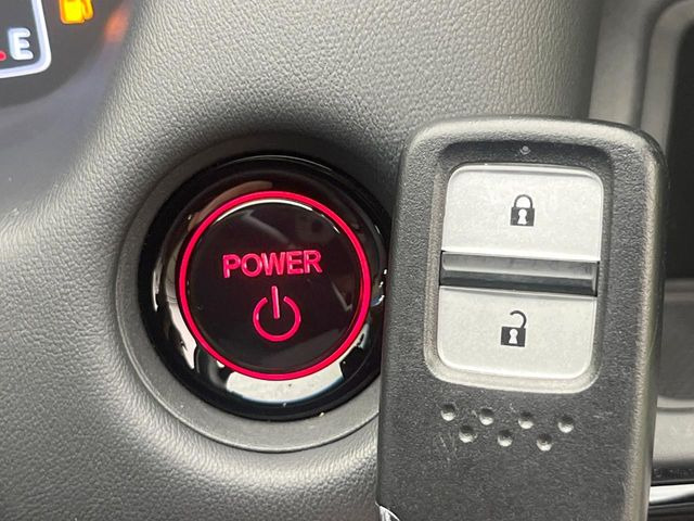 �yHonda�X�}�[�g�L�[�z�J�o����|�P�b�g�ɓ��ꂽ�܂܂ł��h�A�̎{���E�������\�ȃX�}�[�g�L�[�𑕔��B�G���W���̃I���E�I�t�����J�M�����o���K�v����������Ƃ��Ă��֗��ł���