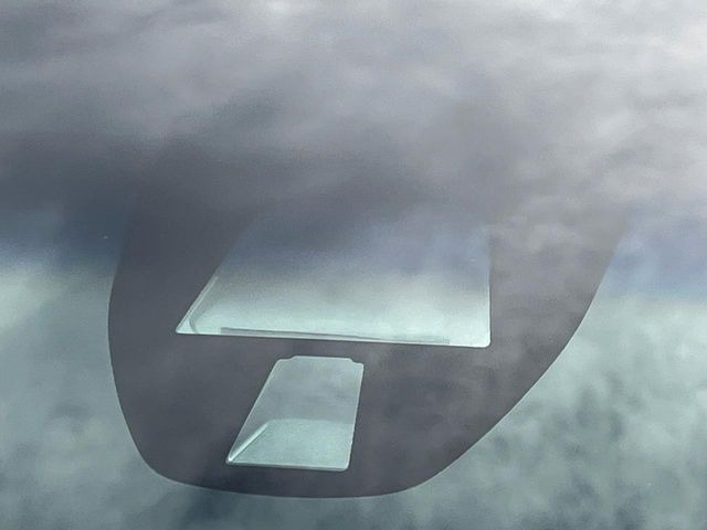 【ホンダセンシング】走行中に前方の車両等を認識し、衝突しそうな時は警報とブレーキで衝突回避と被害軽減をアシスト。より安全にドライブをお楽しみいただけます。