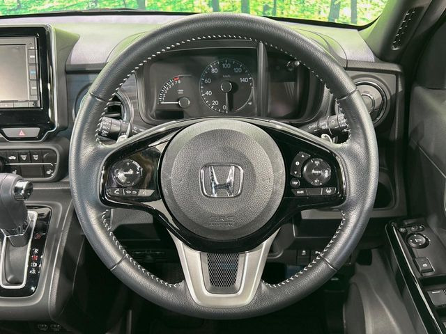 【ステアリングスイッチ】運転中、前方から目線をそらすことなく、オーディオ等の操作が可能な便利機能!安心&快適なドライブを演出してくれます♪