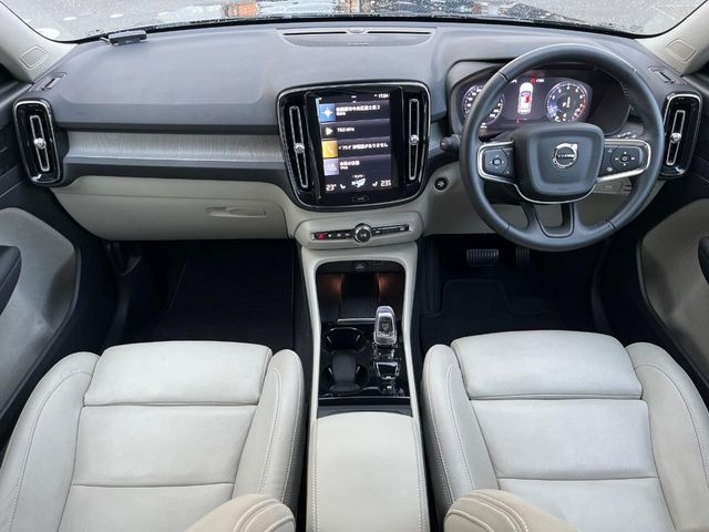 XC40B4 AWD インスクリプション 4WD