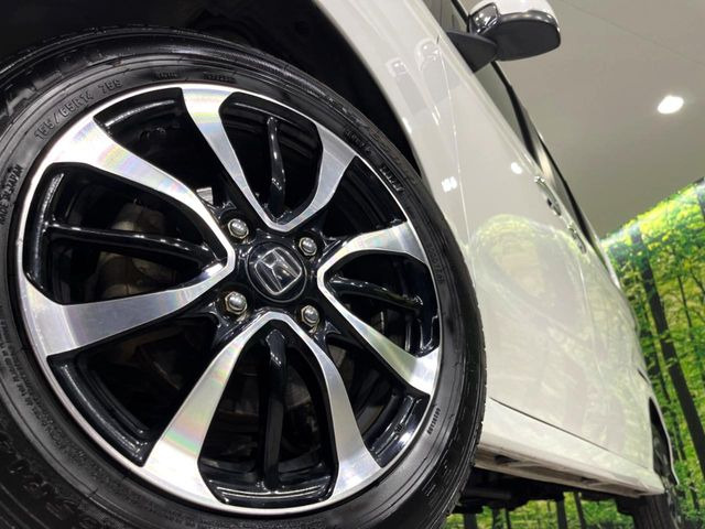 �y����14�C���`�A���~�z�C�[���z�O�ςɃ}�b�`���������A���~�z�C�[���𑕒����Ă���܂��B�e��ЊO�A���~�z�C�[����A�X�^�b�h���X�^�C�����戵�����Ă���܂��B���񂲑��k����������