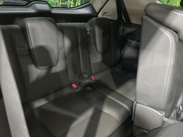 3列目シートはもちろん状態良好☆大人でもゆったりと座って頂けますので、大人数でのお出かけもラクラクです♪ご家族で、気の知れた仲間で、ドライブに行くのが楽しみですね♪