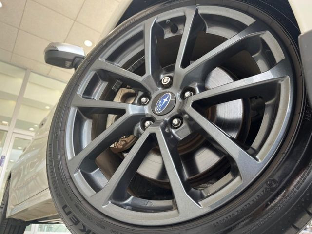 �y����18�C���`�A���~�z�C�[���z�O�ςɃ}�b�`���������A���~�z�C�[���𑕒����Ă���܂��B�e��ЊO�A���~�z�C�[����A�X�^�b�h���X�^�C�����戵�����Ă���܂��B���񂲑��k����������