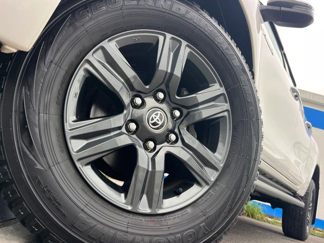 �y����17�C���`�A���~�z�C�[���z�O�ςɃ}�b�`���������A���~�z�C�[���𑕒����Ă���܂��B�e��ЊO�A���~�z�C�[����A�X�^�b�h���X�^�C�����戵�����Ă���܂��B���񂲑��k����������