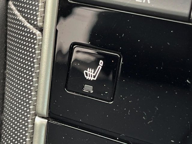 【シートヒーター】寒い日に重宝するシートヒーター!エアコンより早く温まってくれるので寒がりの人も安心ですね♪エアコンの温風は乾燥するから苦手、という方にもをおすすめです。