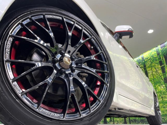 �y18�C���`�A���~�z�C�[���z�O�ςɃ}�b�`�����A���~�z�C�[���𑕒����Ă���܂��B�e��A���~�z�C�[����A�X�^�b�h���X�^�C�����戵�����Ă���܂��B���񂲑��k����������