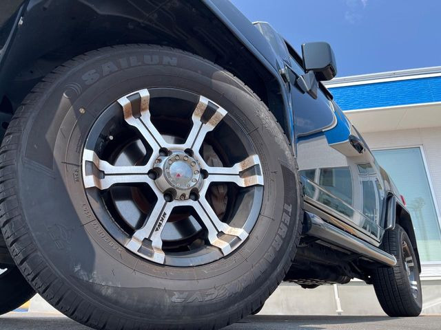 �y17�C���`�A���~�z�C�[���z�O�ςɃ}�b�`�����A���~�z�C�[���𑕒����Ă���܂��B�e��A���~�z�C�[����A�X�^�b�h���X�^�C�����戵�����Ă���܂��B���񂲑��k����������