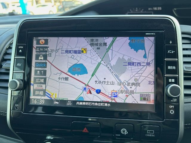 【純正ナビ】人気の純正ナビを装備しております。ナビの使いやすさはもちろん、オーディオ機能も充実!キャンプや旅行はもちろん、通勤や買い物など普段のドライブも楽しくなるはず♪