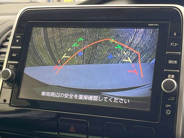 【バックカメラ】駐車時に後方がリアルタイム映像で確認できます。大型商業施設や立体駐車場での駐車時や、夜間のバック時に大活躍!運転スキルに関わらず、今や必須となった装備のひとつです!