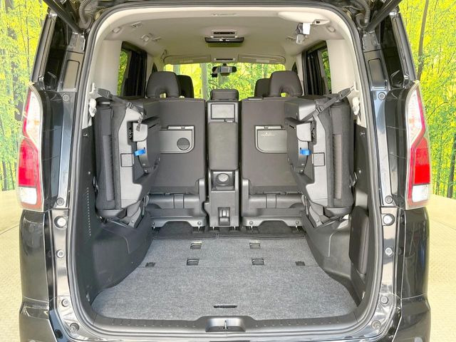 普段のお買い物や通勤、送迎等に十分な荷室スペースを確保しております。セカンドシートを倒すと、大きな荷物の積載も可能です♪