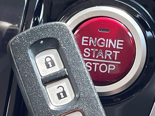 �yHonda�X�}�[�g�L�[�z�J�o����|�P�b�g�ɓ��ꂽ�܂܂ł��h�A�̎{���E�������\�ȃX�}�[�g�L�[�𑕔��B�G���W���̃I���E�I�t�����J�M�����o���K�v����������Ƃ��Ă��֗��ł���