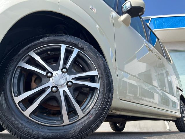 �y14�C���`�A���~�z�C�[���z�O�ςɃ}�b�`�����A���~�z�C�[���𑕒����Ă���܂��B�e��A���~�z�C�[����A�X�^�b�h���X�^�C�����戵�����Ă���܂��B���񂲑��k����������